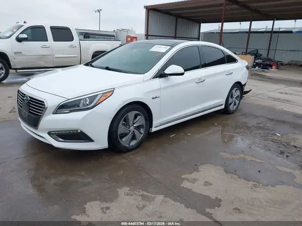 KMHE34L12HA056015 2017 HYUNDAI SONATA - Image 2