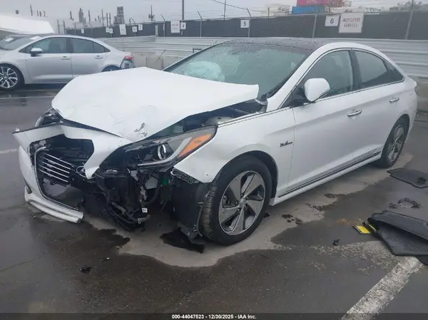 KMHE34L13GA009610 2016 HYUNDAI SONATA - Image 2