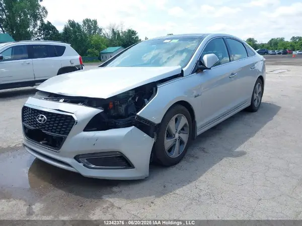 KMHE34L13GA010028 2016 HYUNDAI SONATA - Image 2