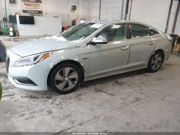 KMHE34L13GA017979 2016 HYUNDAI SONATA - Image 2