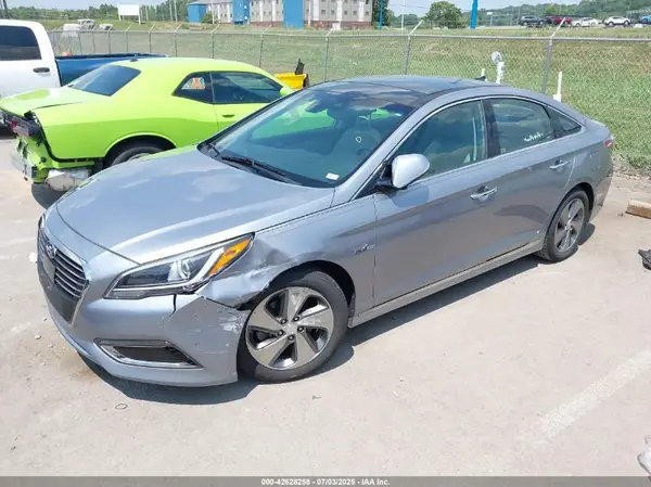 KMHE34L13GA026598 2016 HYUNDAI SONATA - Image 2