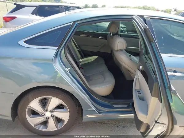 KMHE34L14GA015741 2016 HYUNDAI SONATA - Image 8