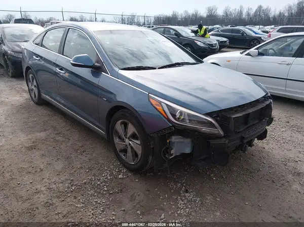 KMHE34L14GA016940 2016 HYUNDAI SONATA - Image 1