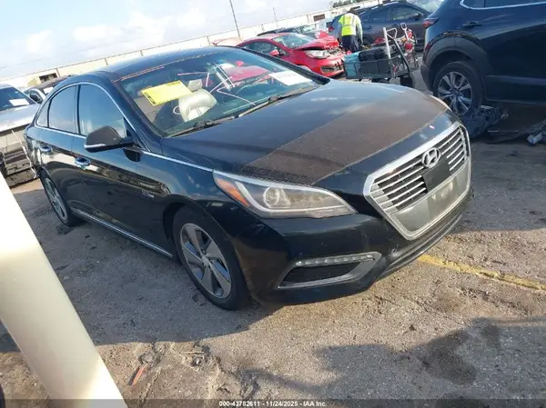 KMHE34L14GA018736 2016 HYUNDAI SONATA - Image 1
