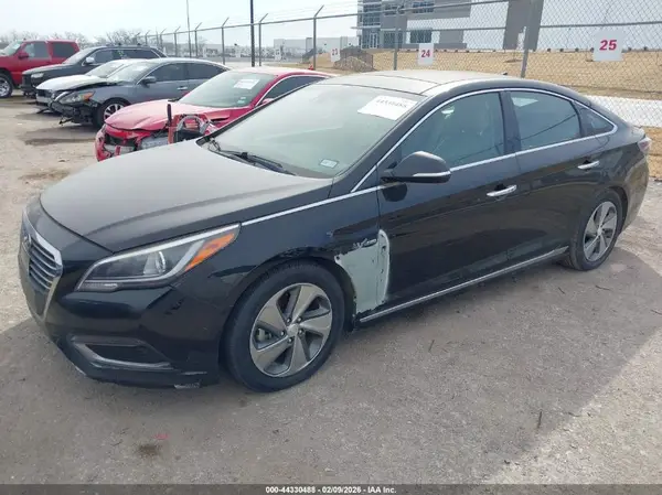 KMHE34L14GA020079 2016 HYUNDAI SONATA - Image 2