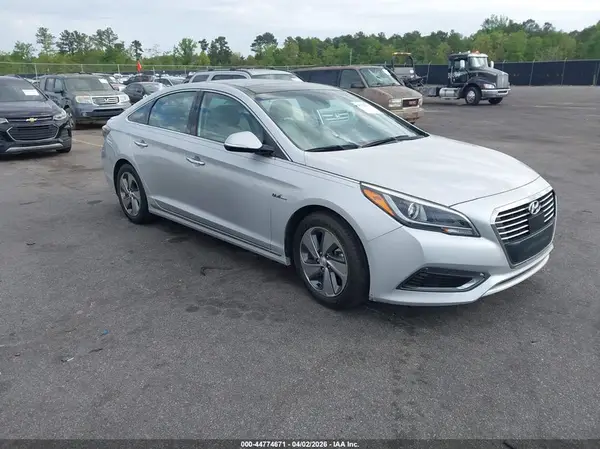 KMHE34L14HA044917 2017 HYUNDAI SONATA - Image 1