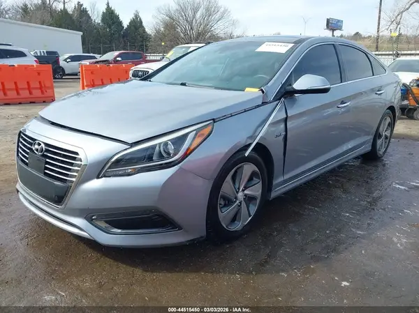 KMHE34L14HA050765 2017 HYUNDAI SONATA - Image 2