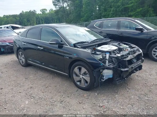 KMHE34L14HA058526 2017 HYUNDAI SONATA - Image 1