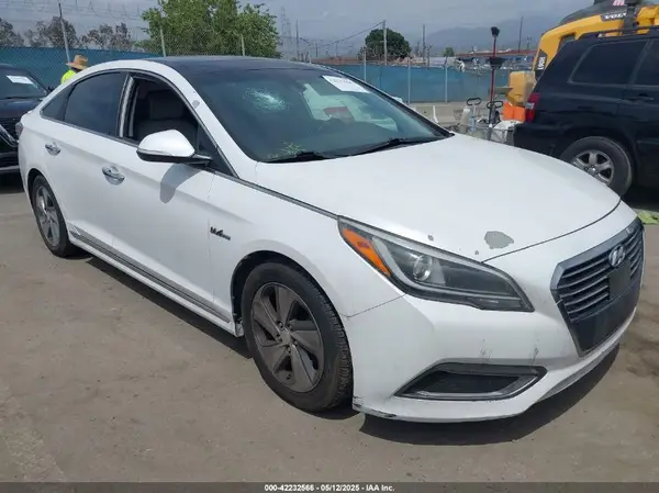 KMHE34L15GA030667 2016 HYUNDAI SONATA - Image 1