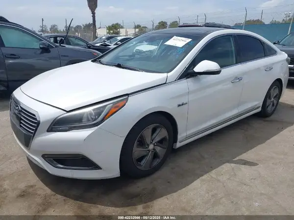 KMHE34L15GA030667 2016 HYUNDAI SONATA - Image 2