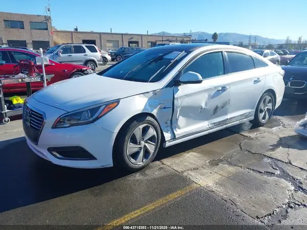 KMHE34L15GA031706 2016 HYUNDAI SONATA - Image 2