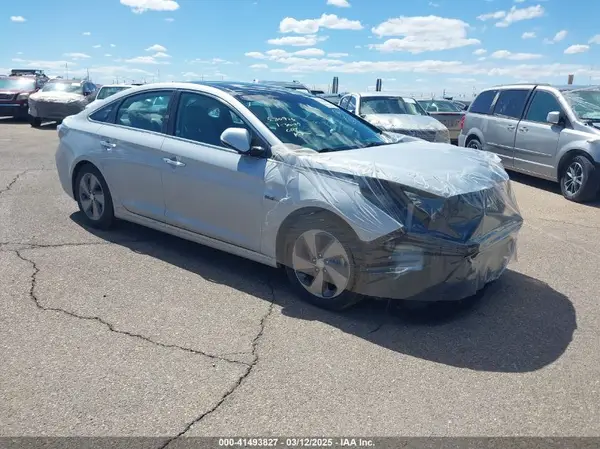 KMHE34L15HA056042 2017 HYUNDAI SONATA - Image 1
