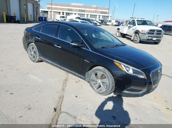 KMHE34L16GA008029 2016 HYUNDAI SONATA - Image 1
