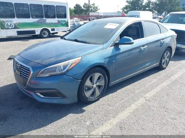KMHE34L16GA008080 2016 HYUNDAI SONATA - Image 2