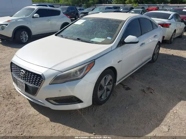 KMHE34L16GA010265 2016 HYUNDAI SONATA - Image 2