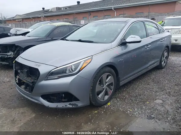 KMHE34L16GA011271 2016 HYUNDAI SONATA - Image 2