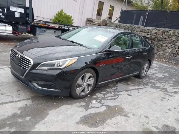 KMHE34L16GA012632 2016 HYUNDAI SONATA - Image 2