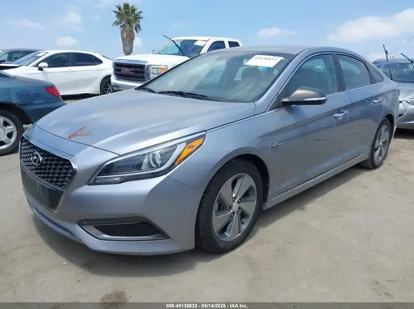 KMHE34L16GA012940 2016 HYUNDAI SONATA - Image 2