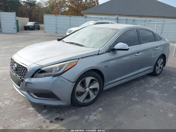 KMHE34L16GA016695 2016 HYUNDAI SONATA - Image 2