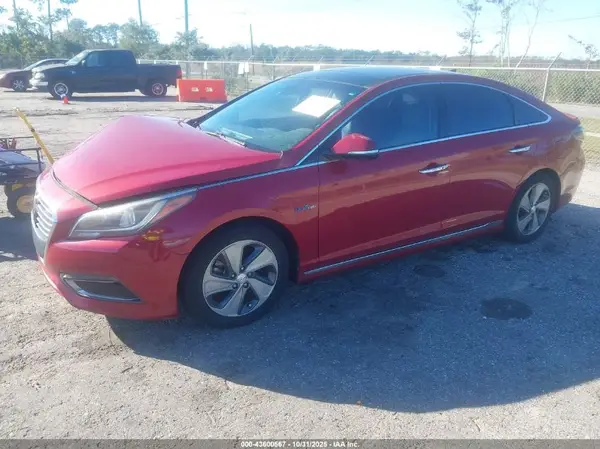 KMHE34L16GA017863 2016 HYUNDAI SONATA - Image 2