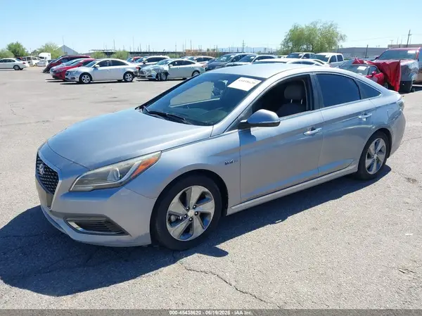 KMHE34L16GA020052 2016 HYUNDAI SONATA - Image 2