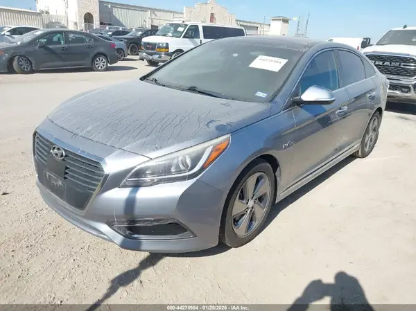 KMHE34L16GA022772 2016 HYUNDAI SONATA - Image 2
