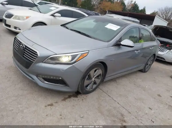 KMHE34L16GA028054 2016 HYUNDAI SONATA - Image 2