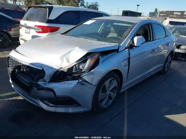 KMHE34L16GA030421 2016 HYUNDAI SONATA - Image 2