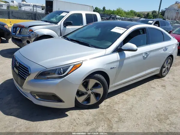 KMHE34L16HA043882 2017 HYUNDAI SONATA - Image 2