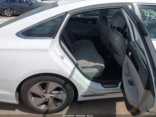 KMHE34L16HA051643 2017 HYUNDAI SONATA - Image 8