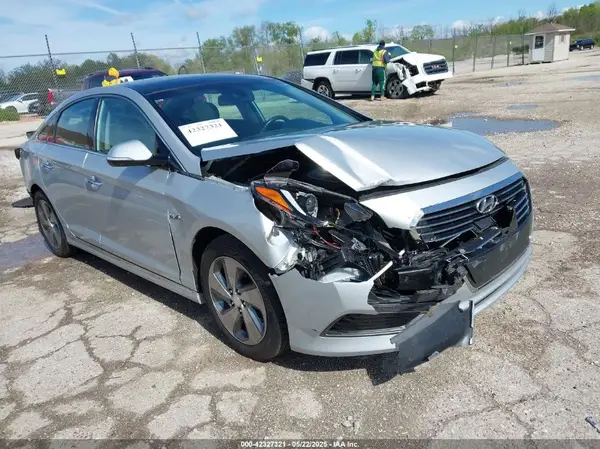 KMHE34L16HA059354 2017 HYUNDAI SONATA - Image 1
