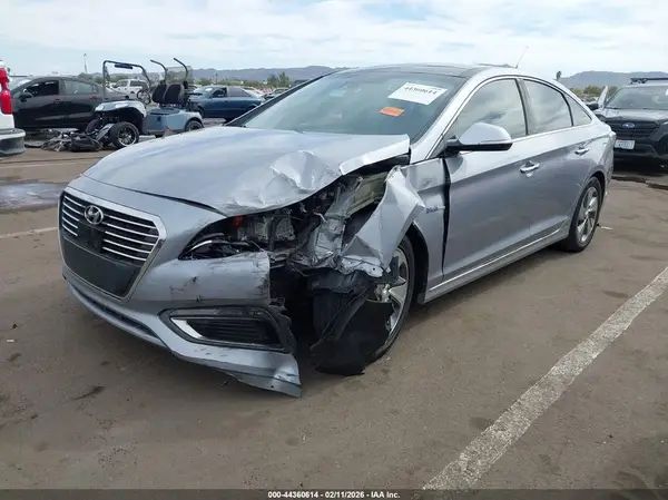 KMHE34L17GA010307 2016 HYUNDAI SONATA - Image 2