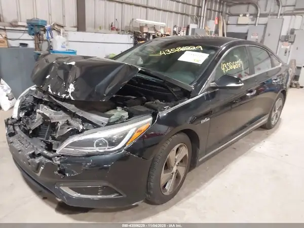 KMHE34L17GA026247 2016 HYUNDAI SONATA - Image 2