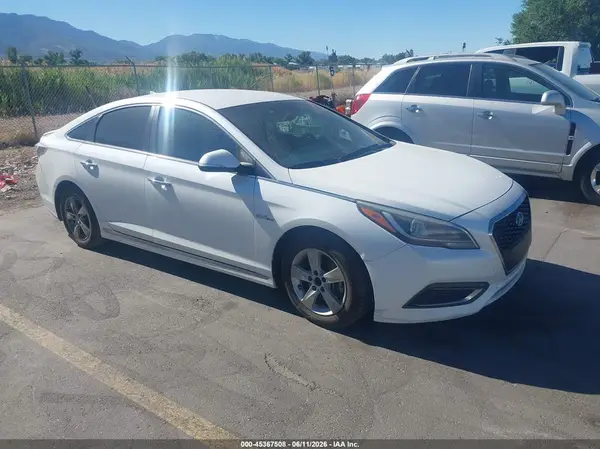 KMHE34L17GA026703 2016 HYUNDAI SONATA - Image 1