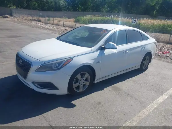 KMHE34L17GA026703 2016 HYUNDAI SONATA - Image 2
