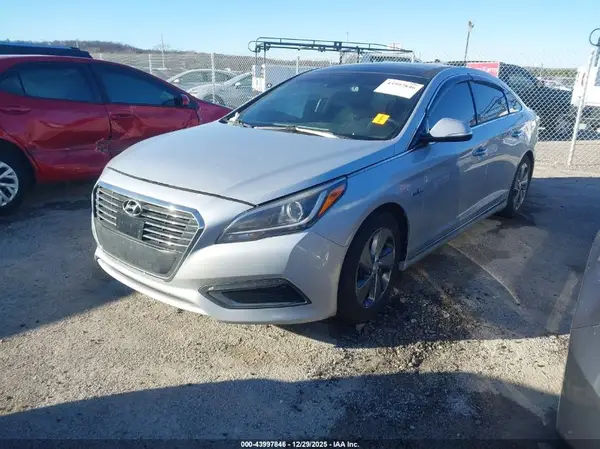 KMHE34L17GA030511 2016 HYUNDAI SONATA - Image 2