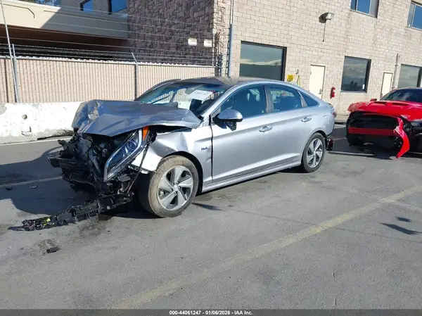 KMHE34L17GA031402 2016 HYUNDAI SONATA - Image 2