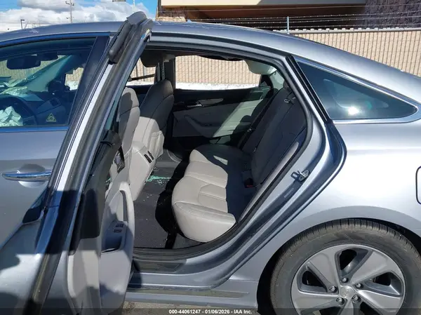KMHE34L17GA031402 2016 HYUNDAI SONATA - Image 8