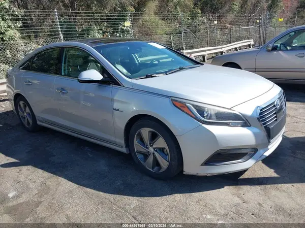 KMHE34L17HA050453 2017 HYUNDAI SONATA - Image 1