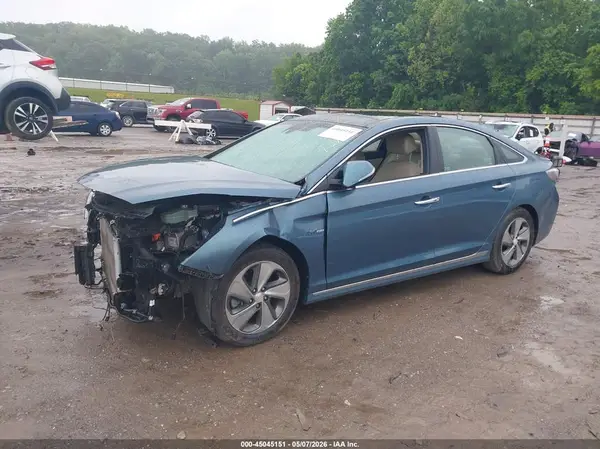 KMHE34L18GA008615 2016 HYUNDAI SONATA - Image 2