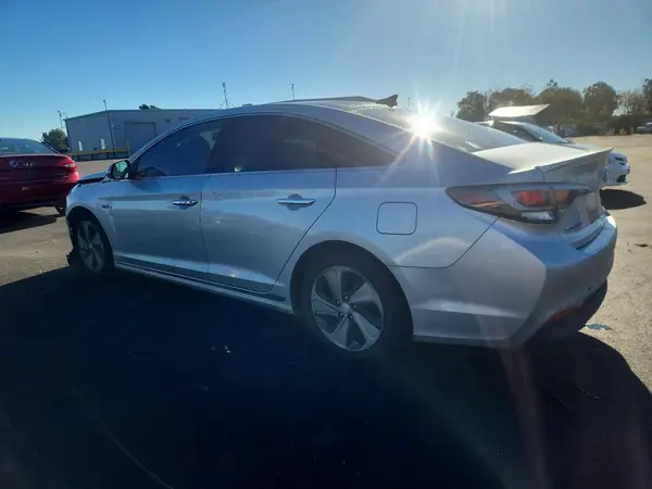 KMHE34L18GA008923 2016 HYUNDAI SONATA - Image 2