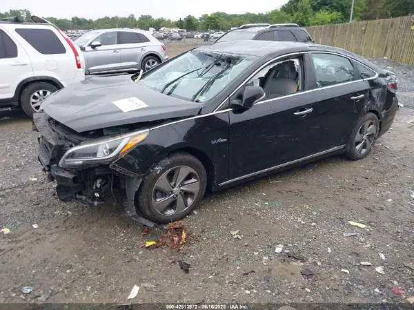 KMHE34L18GA015791 2016 HYUNDAI SONATA - Image 2