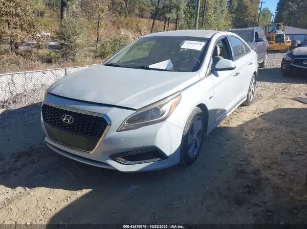 KMHE34L18GA019260 2016 HYUNDAI SONATA - Image 2