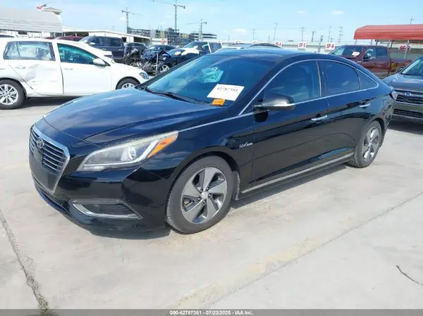 KMHE34L18GA020568 2016 HYUNDAI SONATA - Image 2