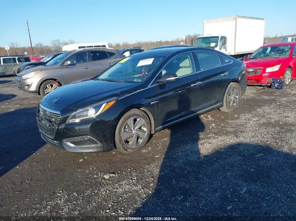 KMHE34L19GA008882 2016 HYUNDAI SONATA - Image 2