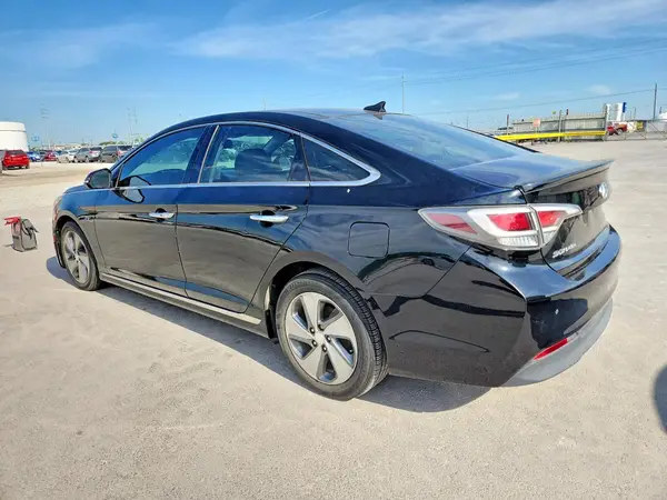 KMHE34L19GA008932 2016 HYUNDAI SONATA - Image 2