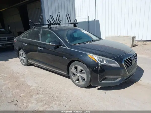 KMHE34L19GA010096 2016 HYUNDAI SONATA - Image 1
