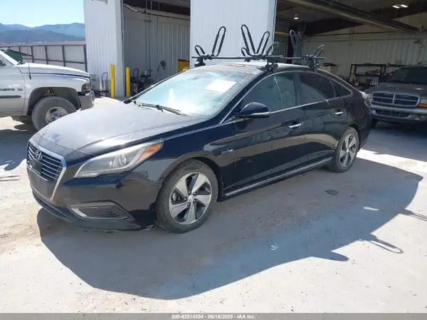 KMHE34L19GA010096 2016 HYUNDAI SONATA - Image 2