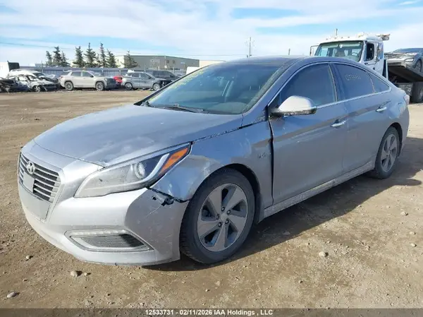 KMHE34L19GA011202 2016 HYUNDAI SONATA - Image 2
