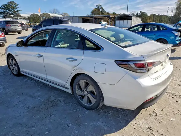 KMHE34L19GA016657 2016 HYUNDAI SONATA - Image 2